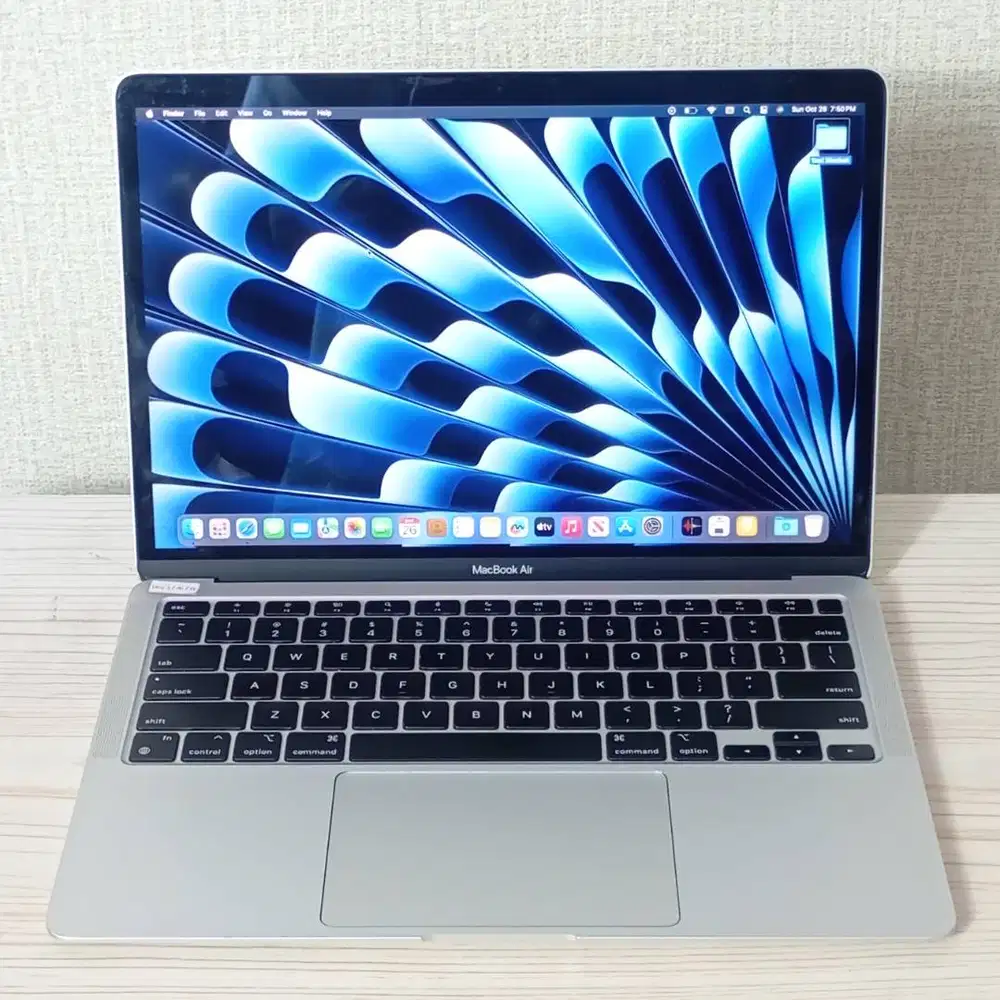 MacBook Air M1 2020 13” | 8GB RAM | 128GB SSD Normal Bergaransi