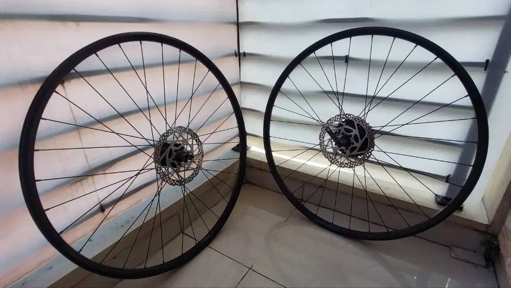 Wheelset hybrid touring gravel sepeda 700