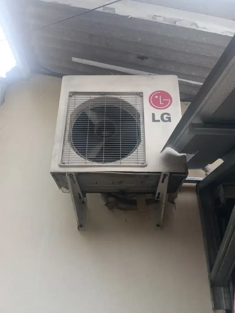 AC 1/2 pk lg masih terpasang copot sendiri