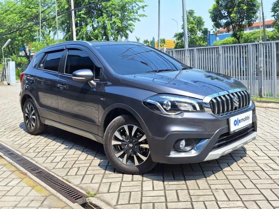 DP MURAH Suzuki SX4 1.5 S-Cross Bensin-AT 2022 Abu-Abu CFKIB
