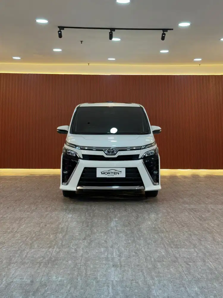 (KM 28rb) Toyota Voxy 2.0 at 2019