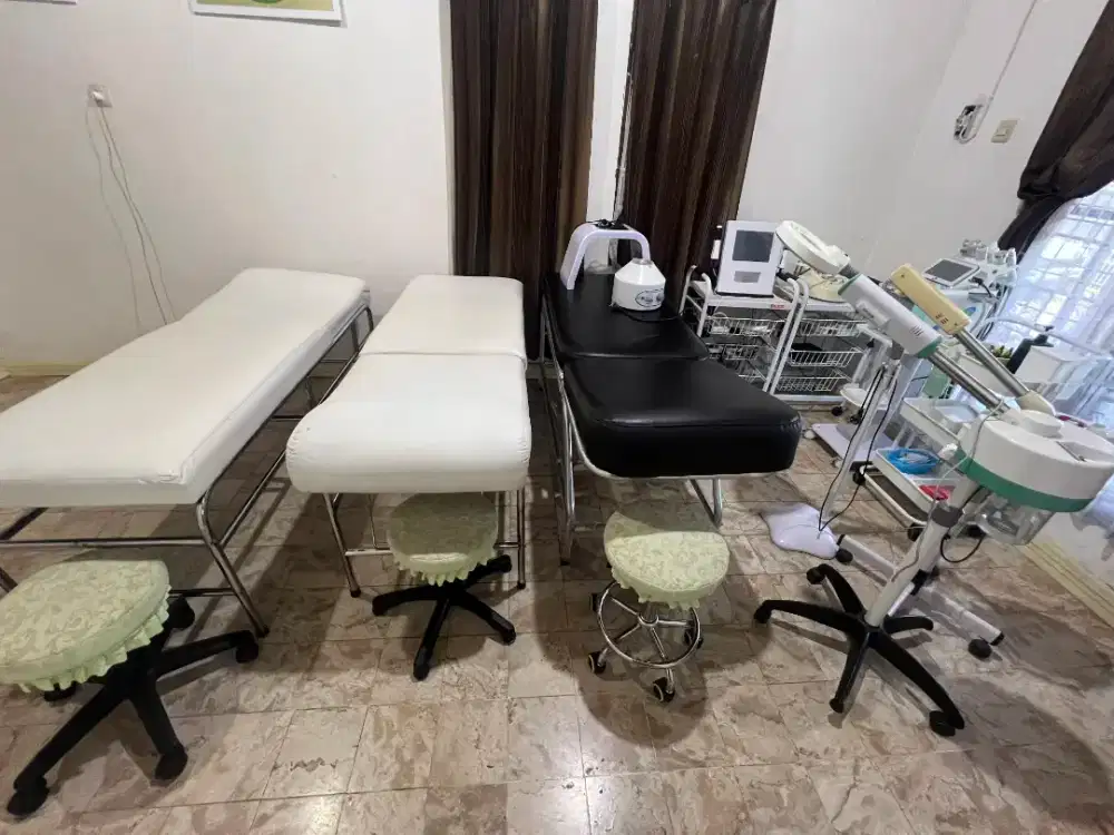 Dijual Cepat 1 paket barang usaha kecantikan