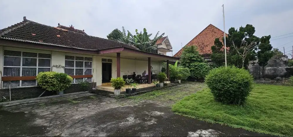 Rumah Lama Strategis Berada Di Tengah Kota Wisata Kraton Yogyakarta.