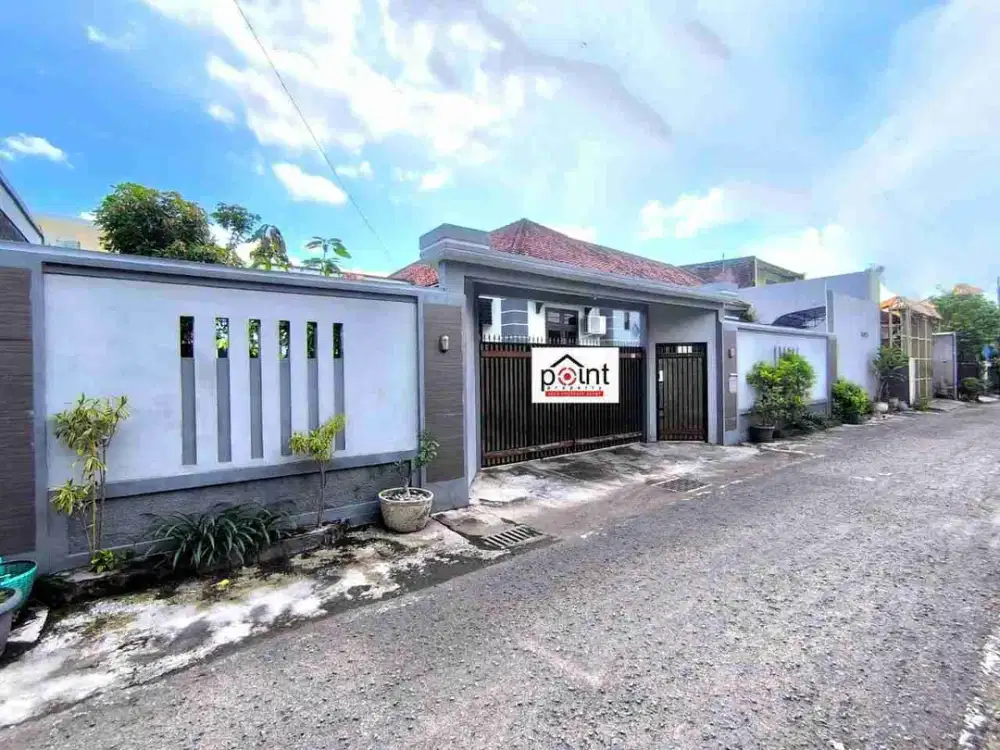 Rumah Mewah Luas Nyaman Asri dekat Jalan Raya Manahan Solo Kota