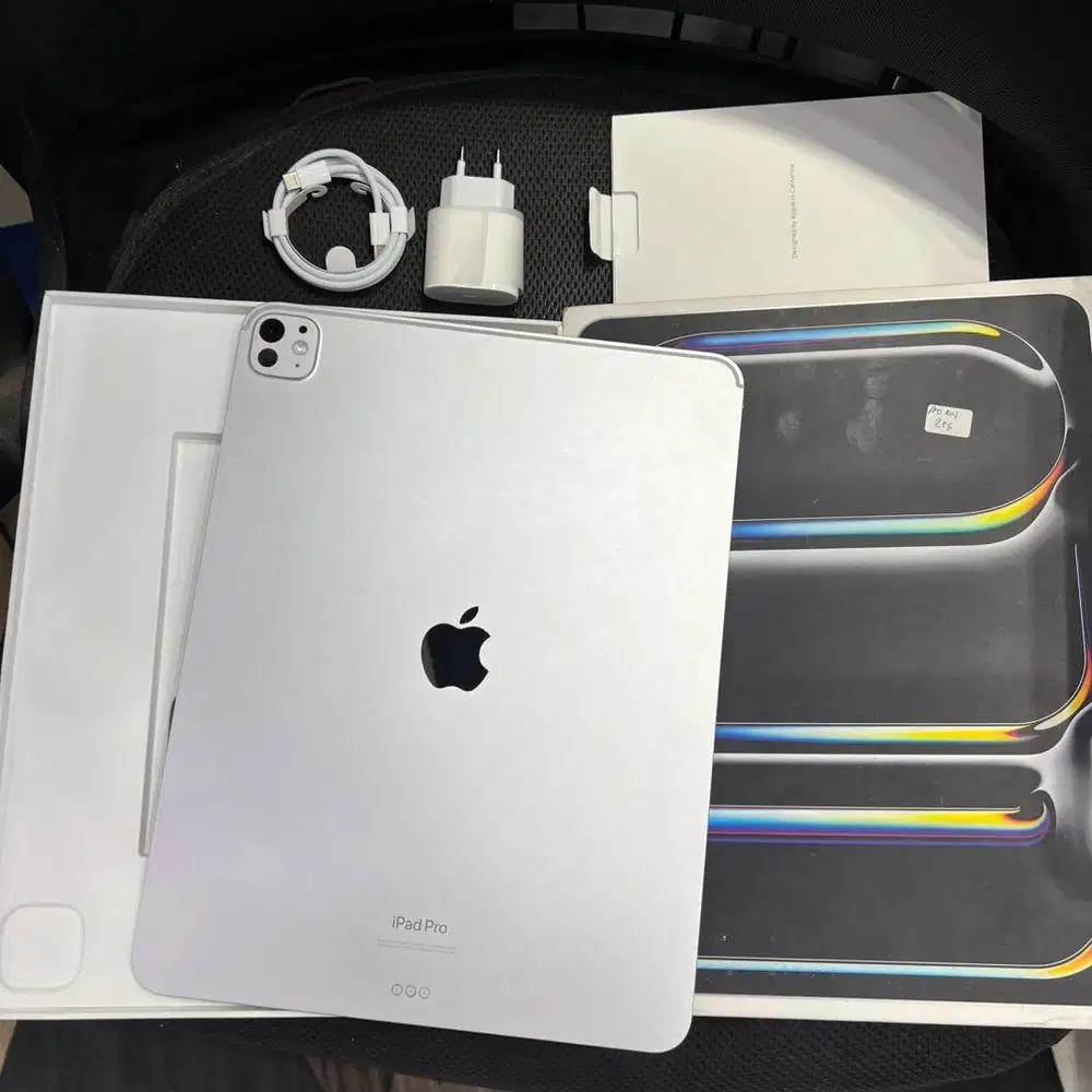 ipad pro M4 256gb ibox 13 inchi wifi only mulus like new fullset ori