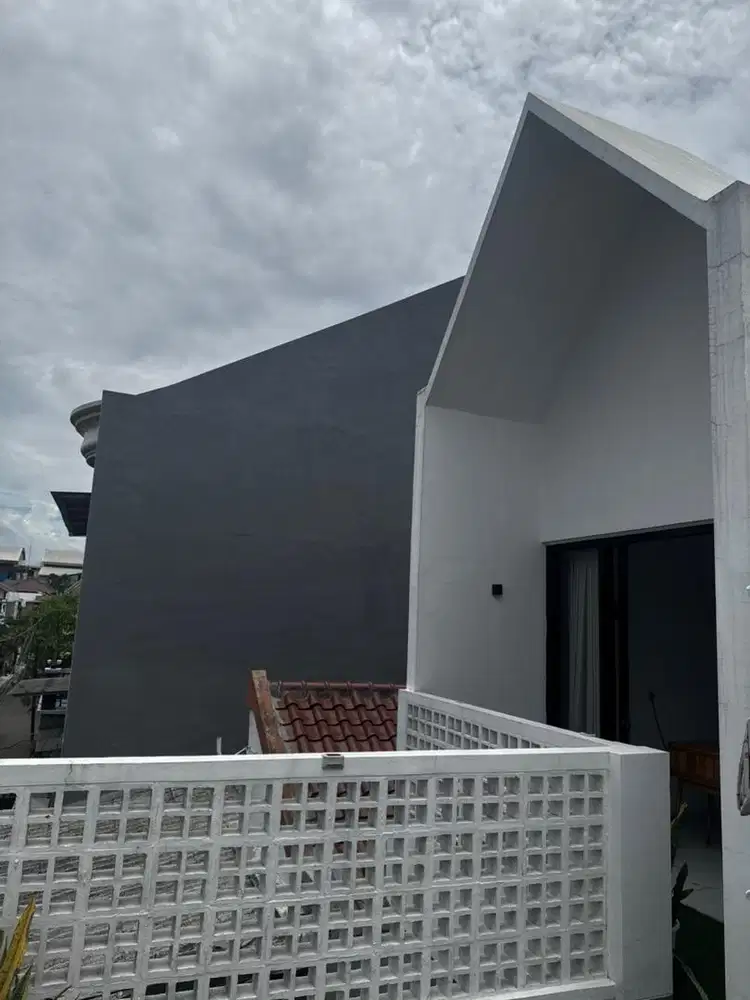 Jual rumah estetik 2 lantai ada taman