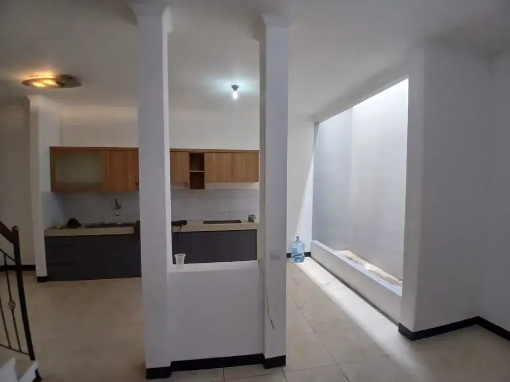 DIJUAL RUMAH CANTIK 2,5 LANTAI – KOTA WISATA CIBUBUR