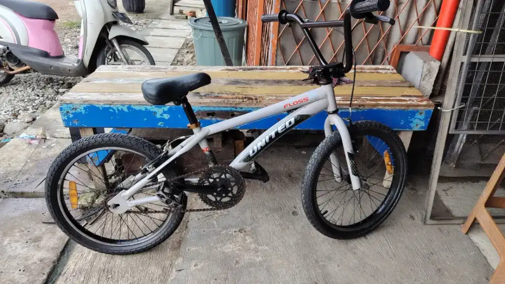 sepeda bmx 20 in united floss