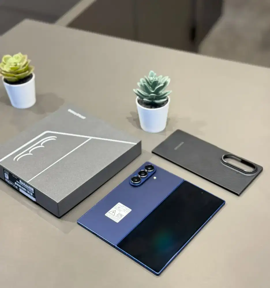 Samsung Z Fold 7 12/512GB Sein free carbon case