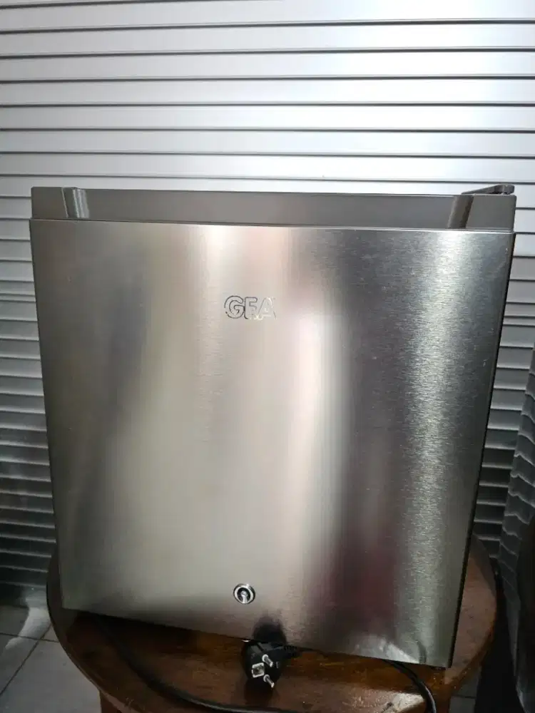 Kulkas mini GEA