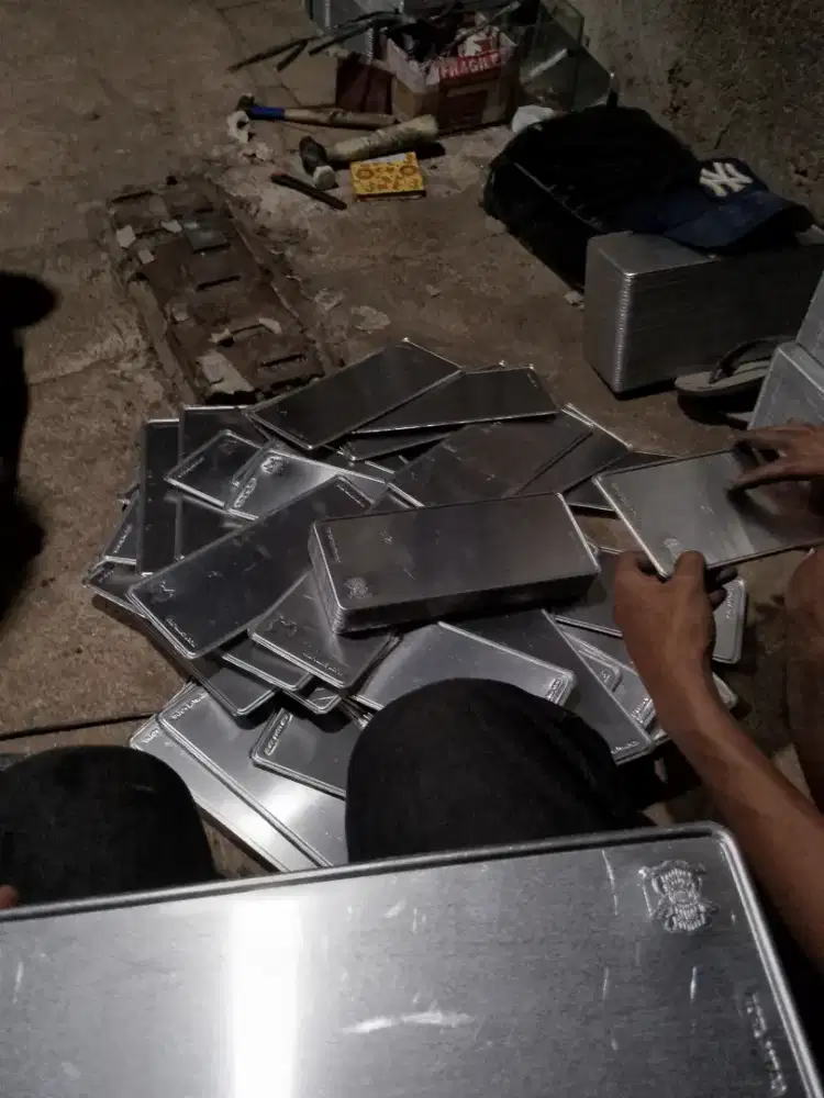 Bahan plat nomer motor dan mobil
