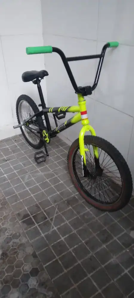 Sepeda BMX senator
