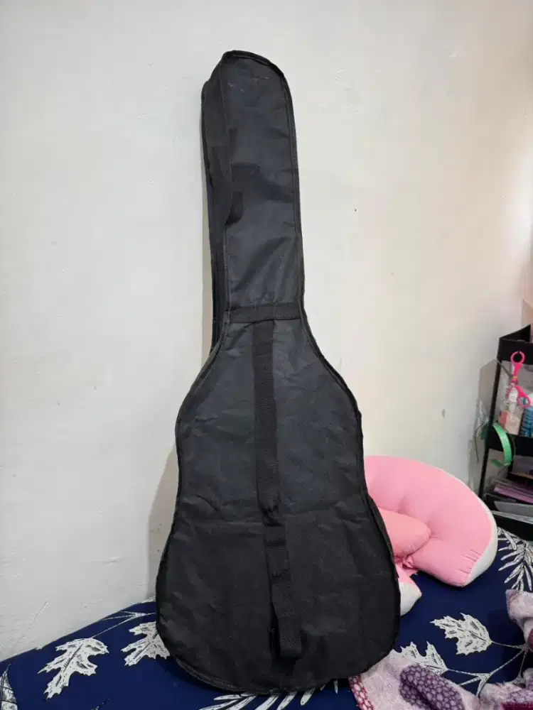Yang mau gitar bekas masih mulus kaya baru