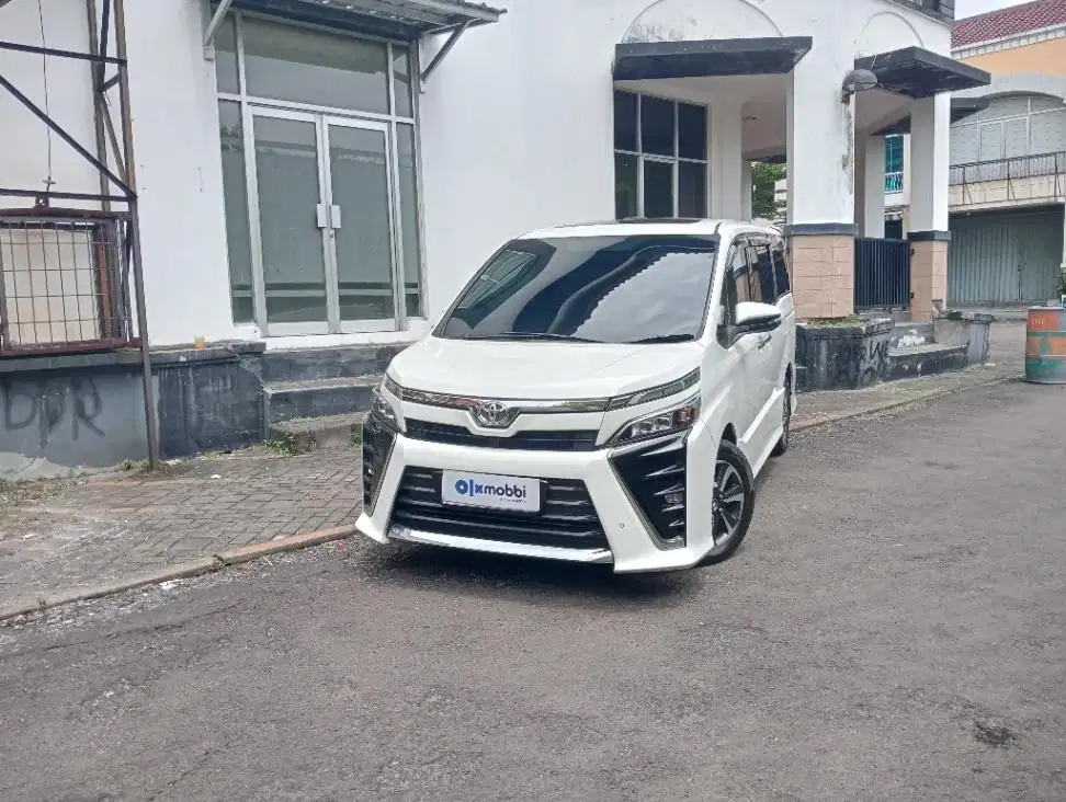 Pajak Panjang - TOYOTA VOXY 2.0 BENSIN A/T 2018 PUTIH