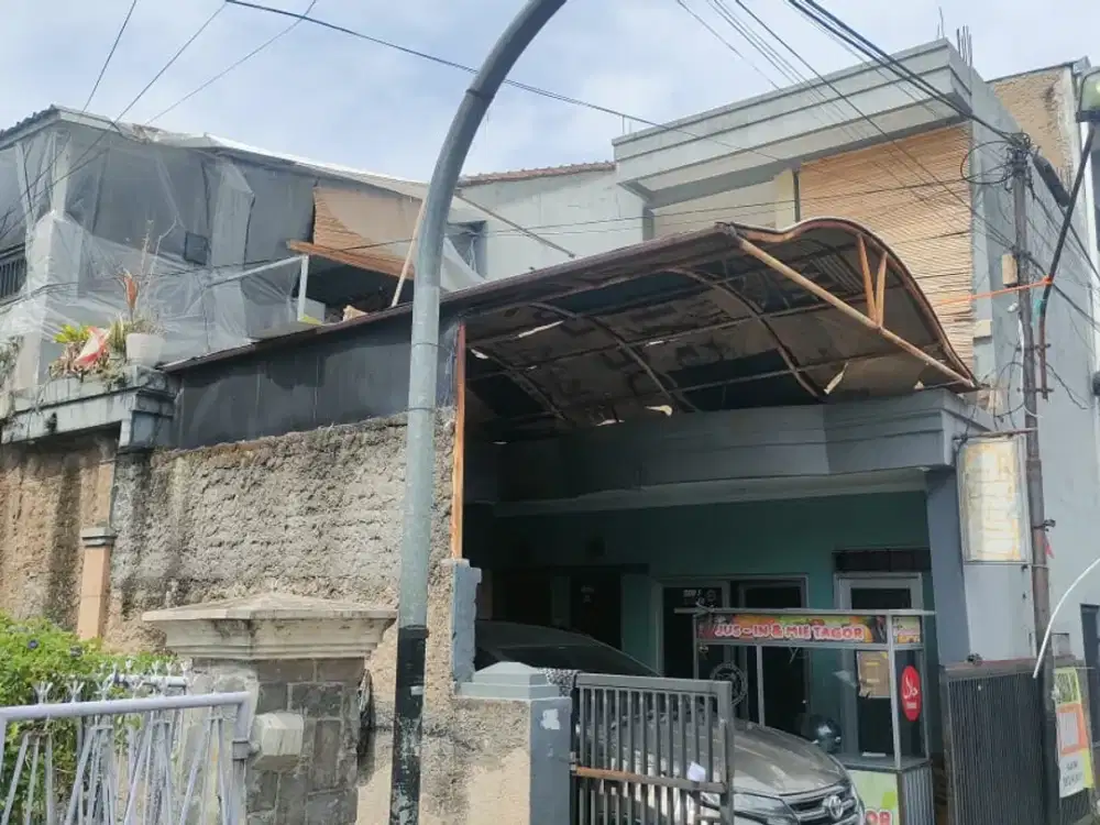 Rumah 2 lt dijual di tengah kota sayap otista Astanaanyar