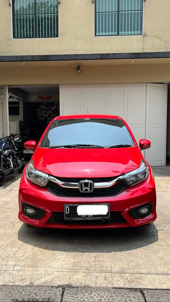 Honda brio e at 2020 merah