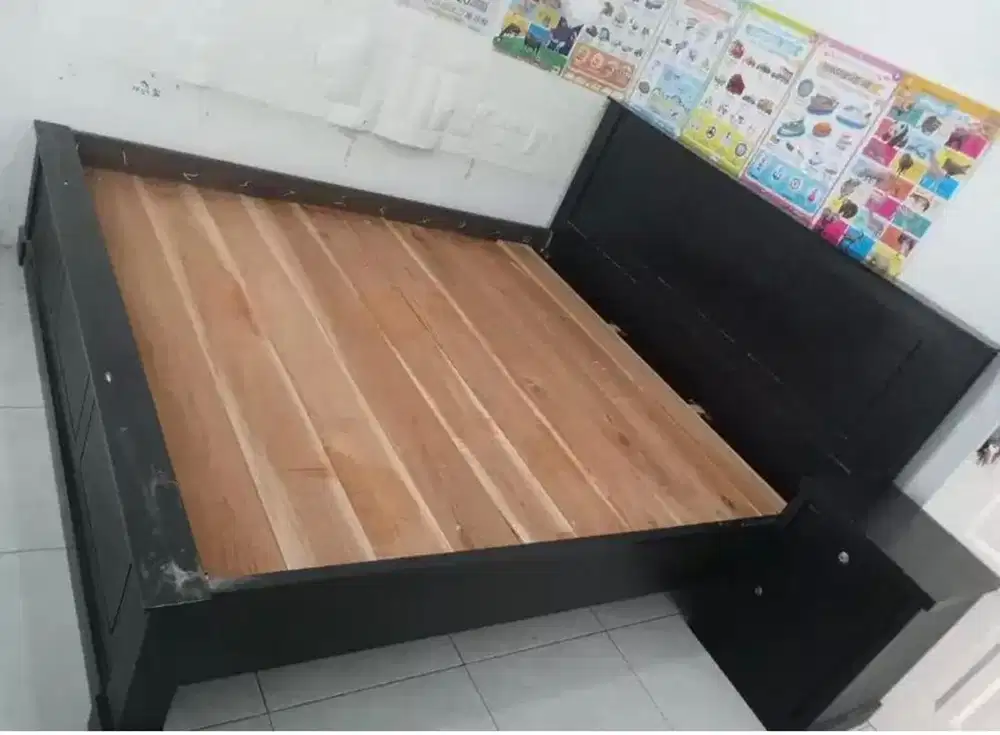 D jual lemari rias dan tempat tidur kokoh , tempahan sangat kuat