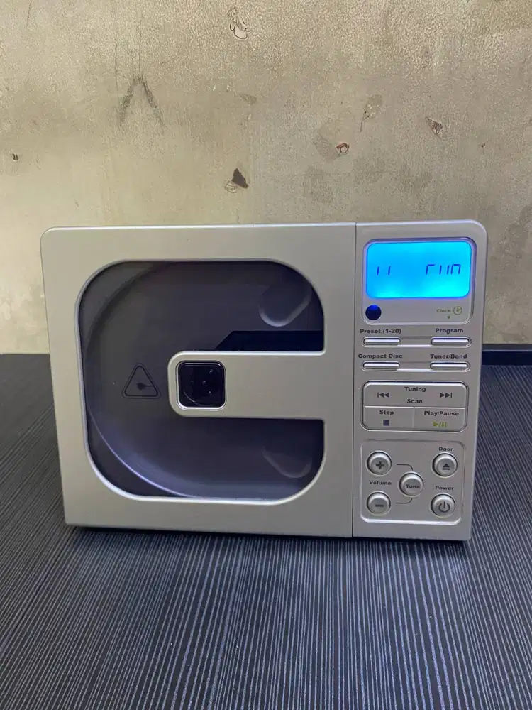 Portable Hifi system CD Player& Radio Kondisi Minus termasuk Charger