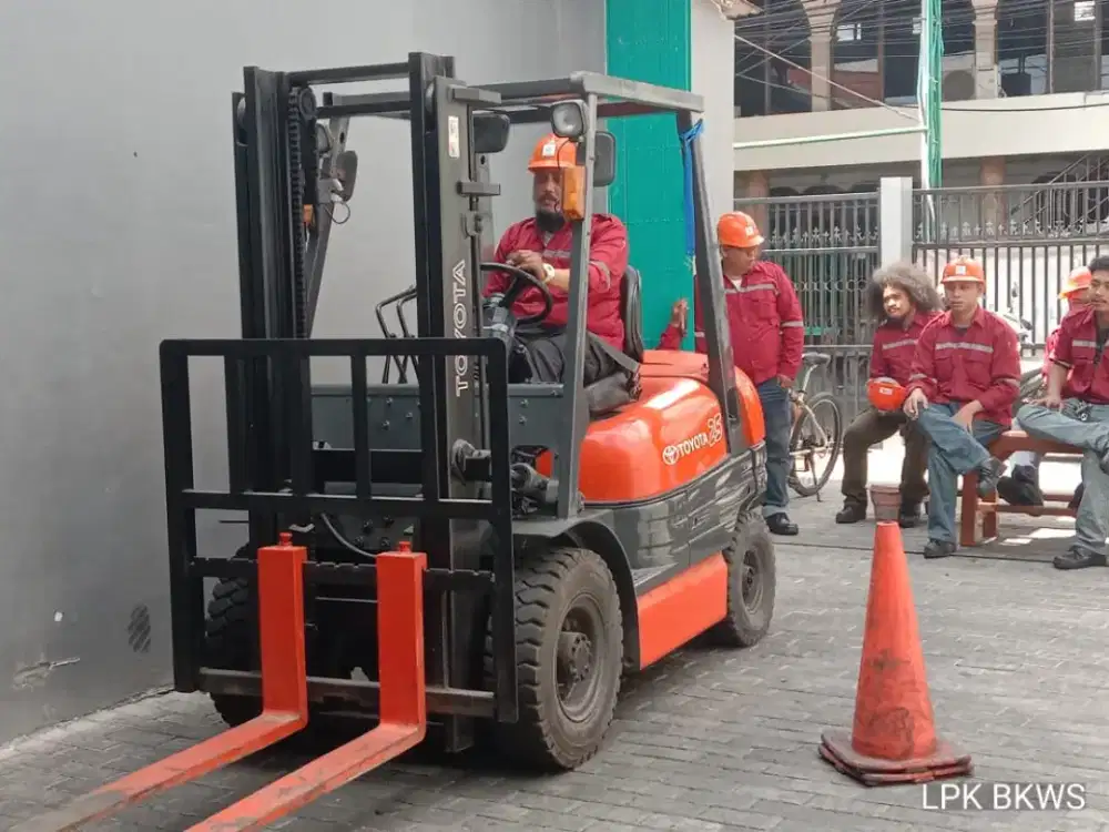 operator forklift