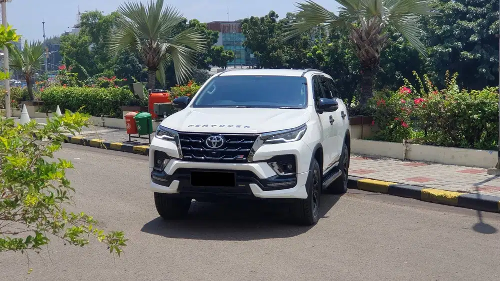 [ GARANSI 5TH ] Toyota Fortuner VRZ GR Sport 2.8 AT Putih 2024/2025