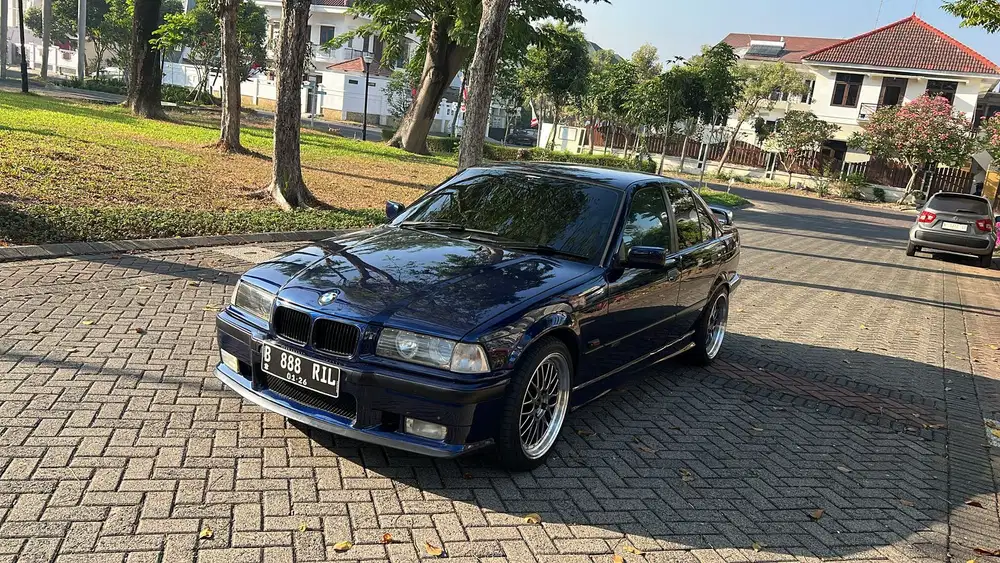 BMW 320i 1995 Bensin