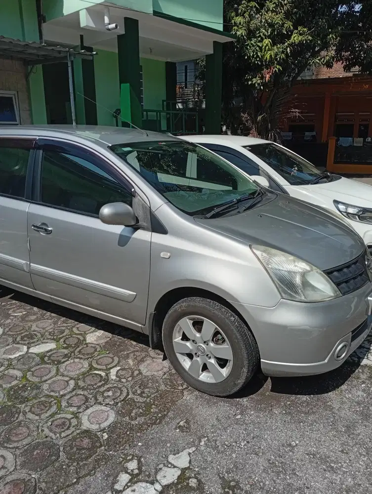 Nissan Grand livina 2010 Bensin