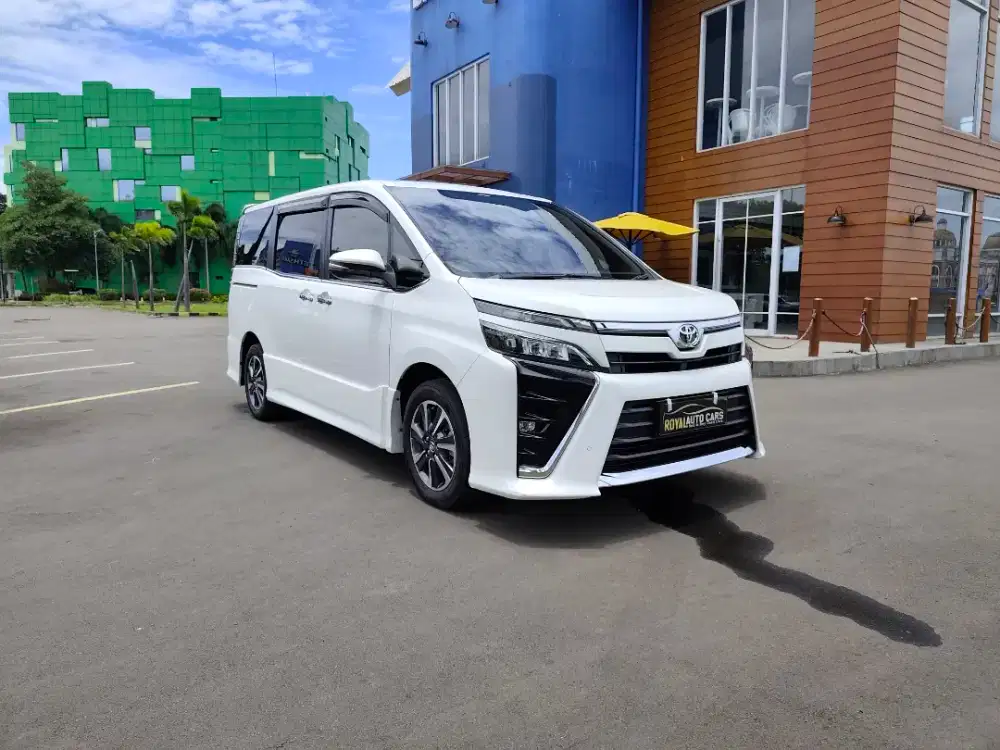 FIRST HAND PAJAK PANJANG TERLARIS MURAH Toyota Voxy 2.0 AT NIK 2018