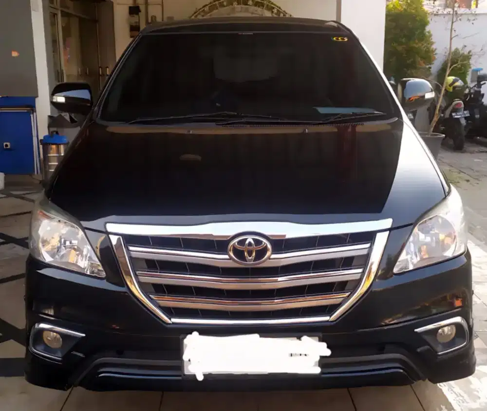 Innova V Luxury 2.0 AT