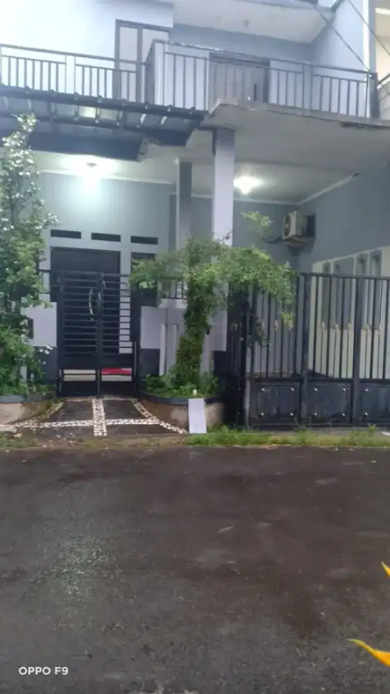 Rumah tingkat disewakan di Cisauk, kab. Tangerang