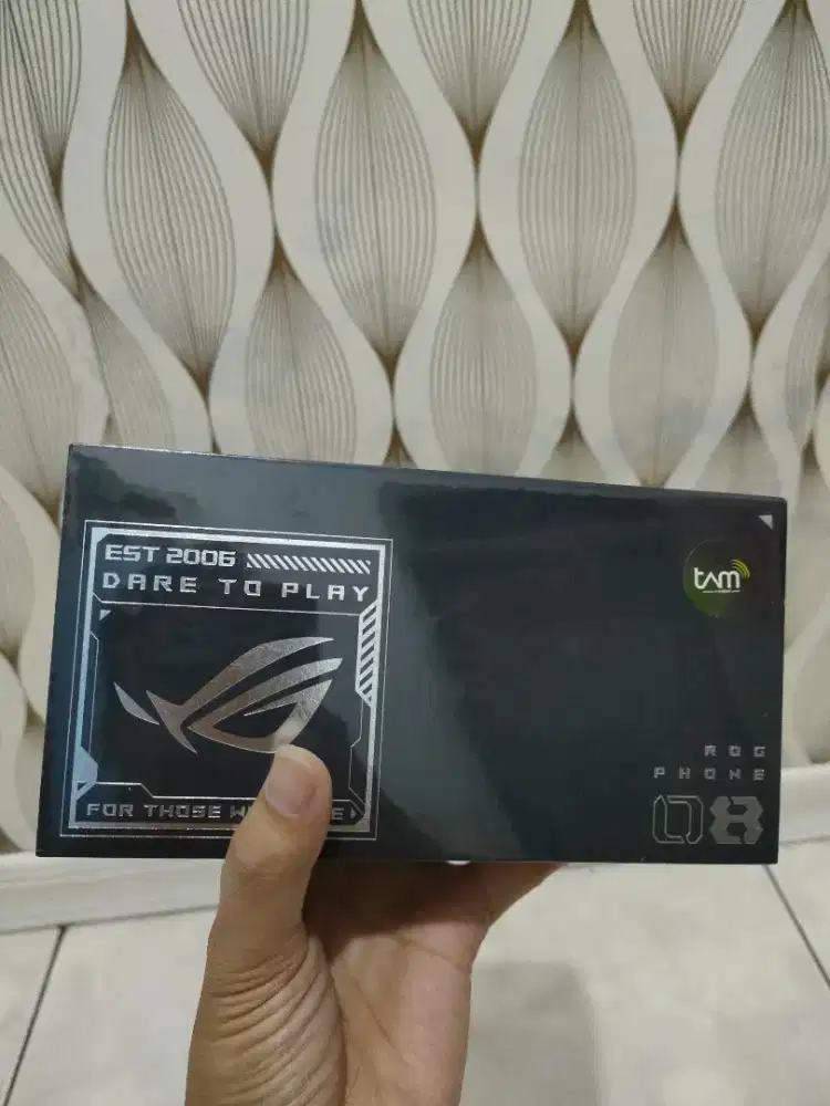 ROG 8 12/256 BNIB
