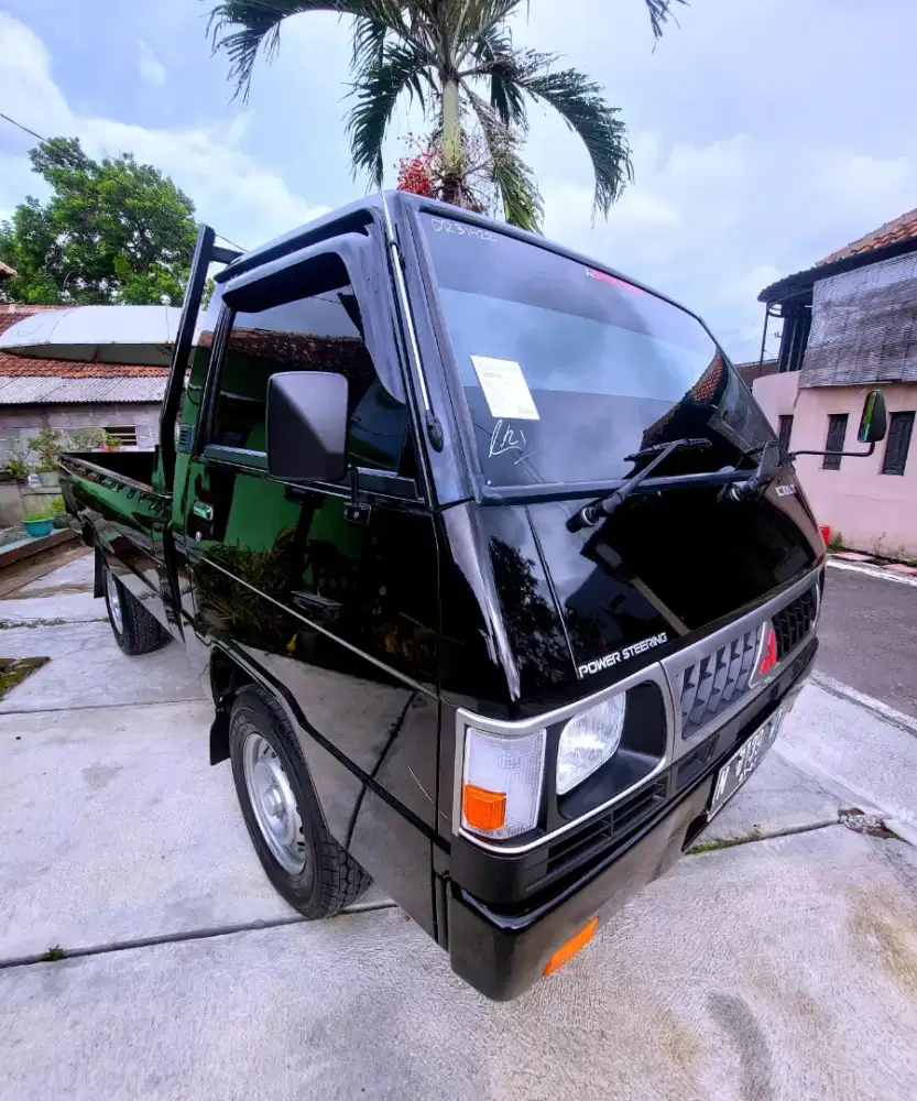 Mitsubishi L300 uero 2 solar th 2022.km 2rb perak