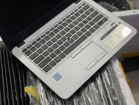 KECIL MUNGIL LAPTOP HP 820 G3 I7 GEN6 RAM 8GB SSD 256GB 12.5 RA-EC