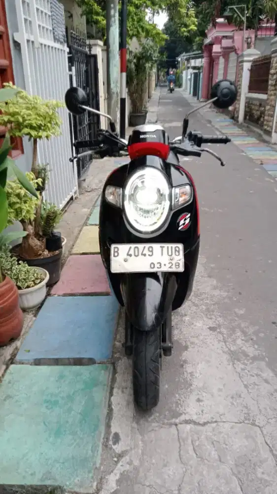 scoopy donat 2018 mulus orisnil mesin bagus cvt normal