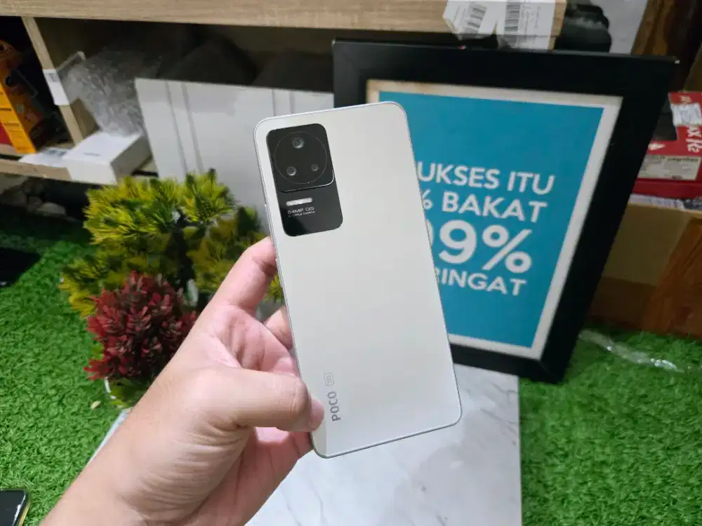 XIAOMI POCO F4 RAM 8/256GB DUALSIM TERMURAH