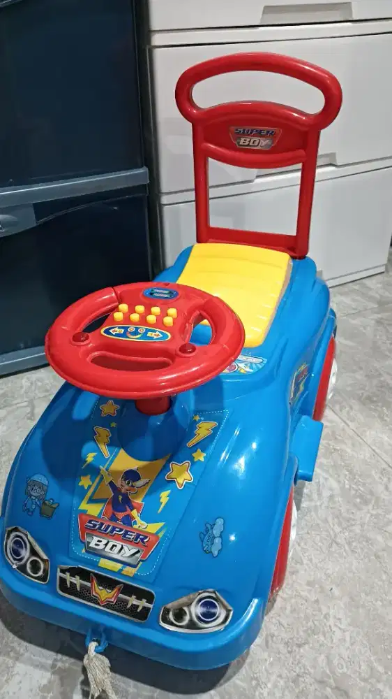 Mainan mobil mobilan anak