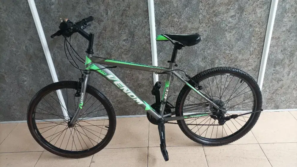 Sepeda gunung venom ukuran 24 bagus