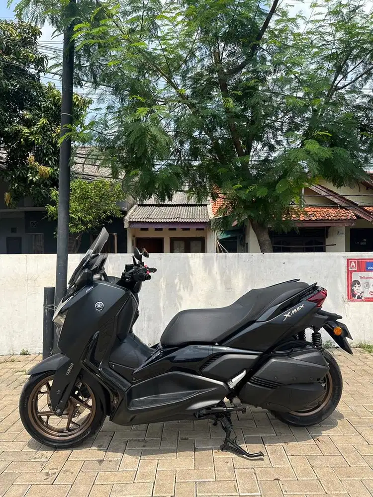 Xmax connected hitam 2023 mulus low KM