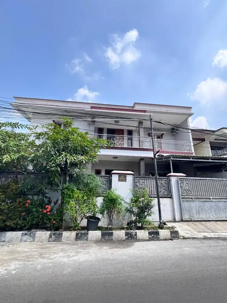 Disewakan kost putri muslimah depan mall buaran