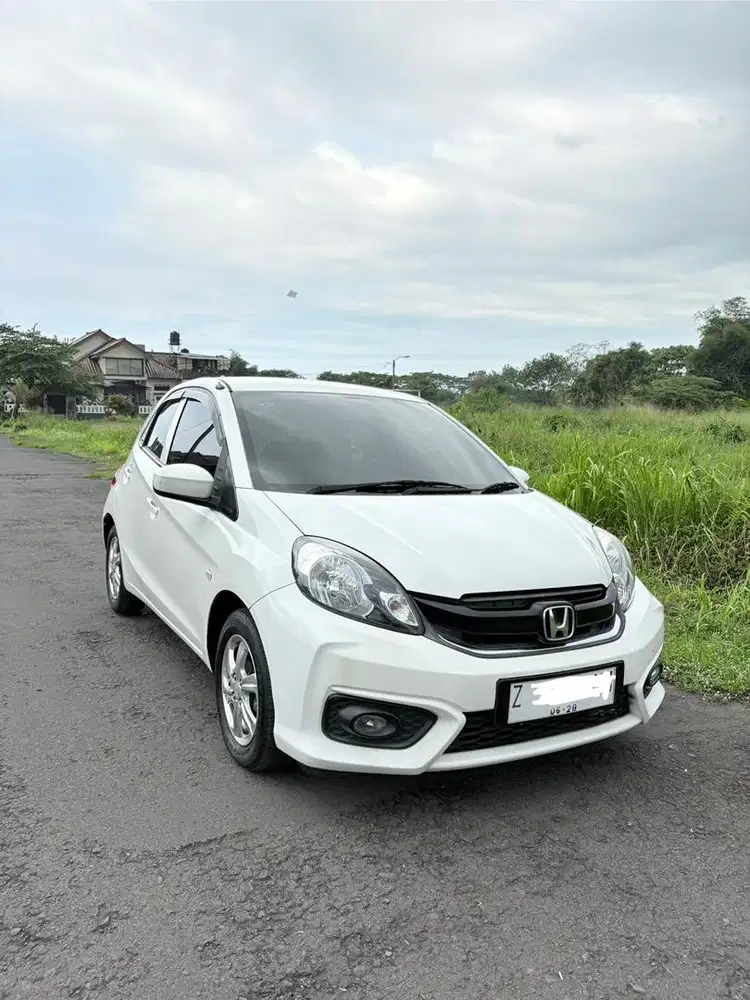 Di Jual mobil kesayangan Brio putih