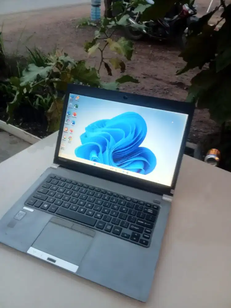 Toshiba slim core i7 ram 16gb ssd 256