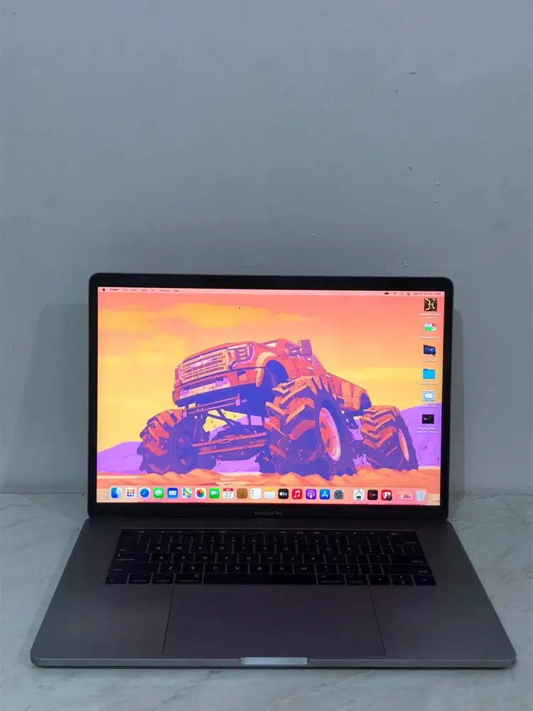 MacBook Pro 15inch 2017 Intel Core i7 DUAL VGA Touch Bar 16/256GB