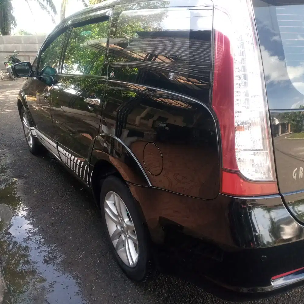 Mitsubishi Grandis 2010 Bensin