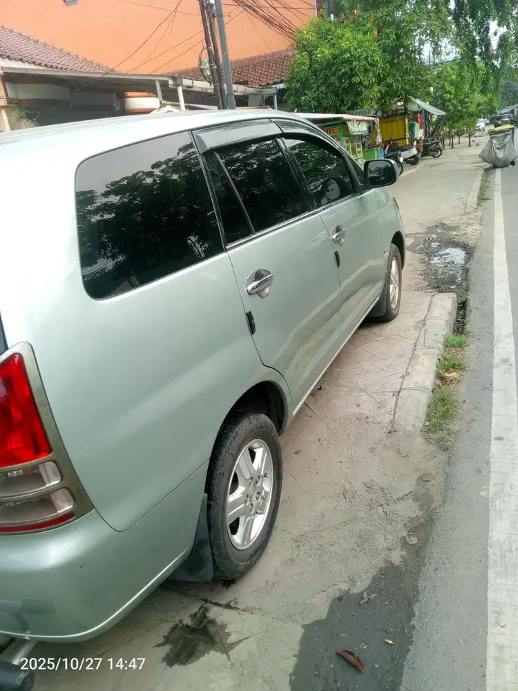 Toyota Kijang Innova 2005 Bensin
