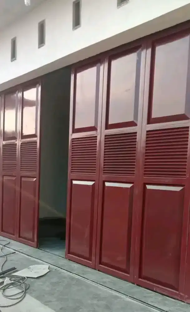 Pintu lipat plat besi