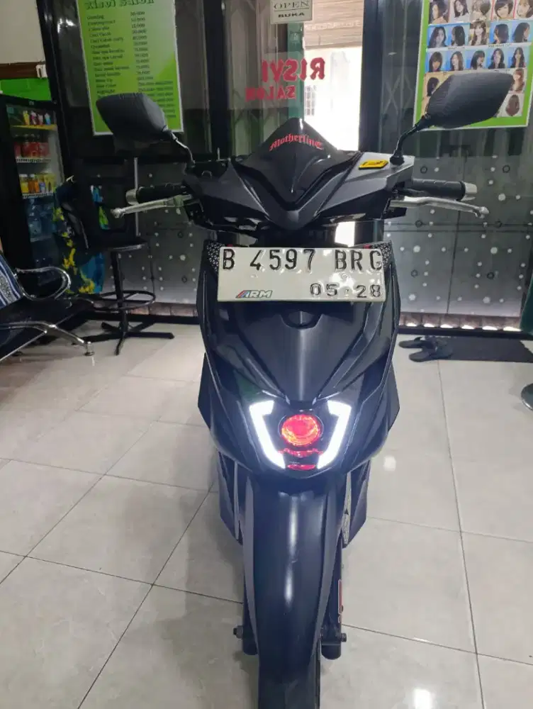 Jual motor beat 2018 warna hitam lis hijau kondisi like new
