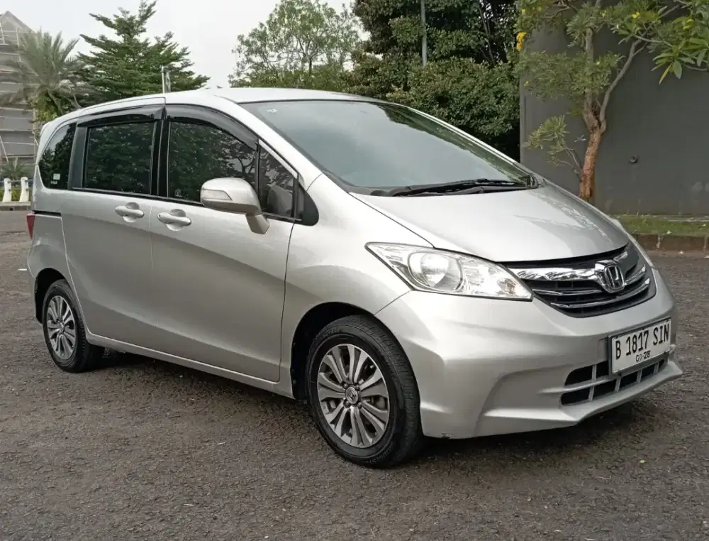 Honda Freed 1.5 SD AT 2014 Silver Istimewa Sekali Sgt Terawat Original