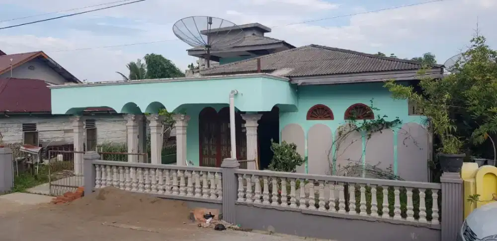 Rumah keluarga, 2 lantai, mudah akses, stategis, Batuphat barat