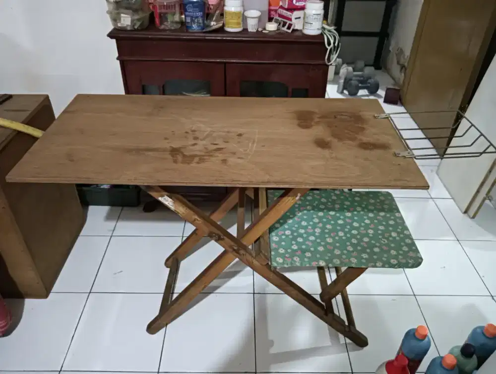 Meja setrika bekas