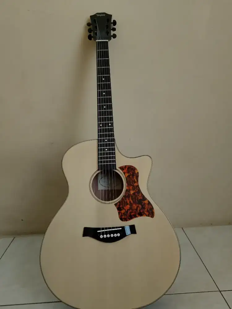 Gitar akustic taylor
