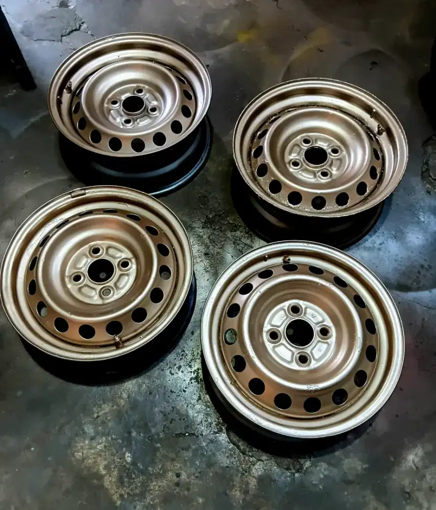 Dijual velg kaleng ring 14 pcd 100 mulus no repair no bengkang